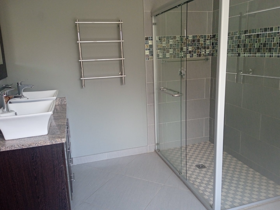 To Let 5 Bedroom Property for Rent in Xanadu North West
